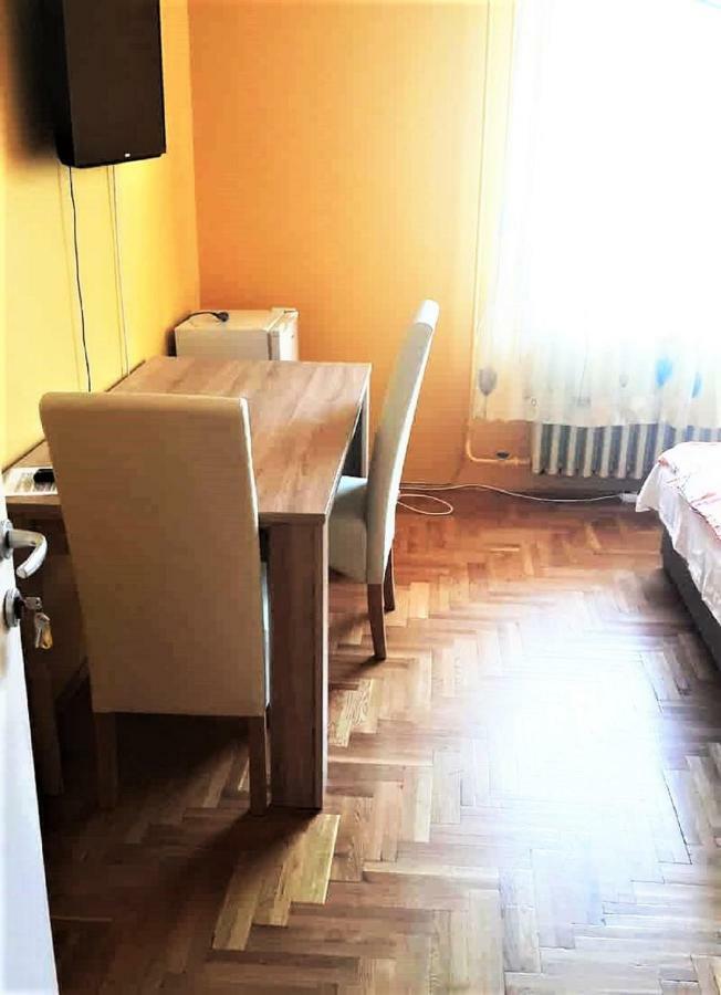 Alex's Apartman&Panzió Hajdúszoboszló Exterior foto